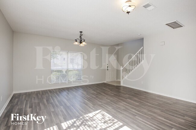 Foto del edificio - 2124 Twin Creek Ln