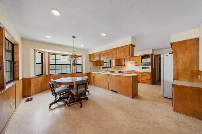 Foto del edificio - 290 Lazy Creek Rd
