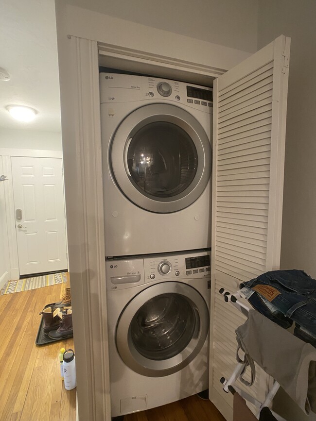 Building Photo - 76 Perkins St