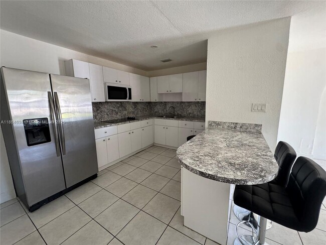 Foto del edificio - 7135 SW 13th St