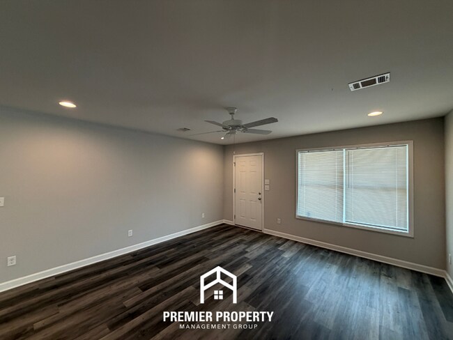 Building Photo - Charming 3BR/2BA Tuscaloosa Home | Hardwood Floors, Covered Patio & Fenced Yard