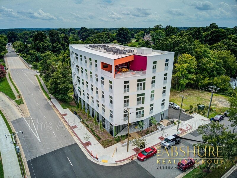 Photo - 600 South Duke Street - 13