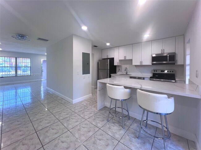 Foto del edificio - 2787 NW 196th St