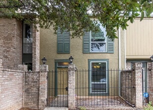 Building Photo - 3678 Hidden Dr