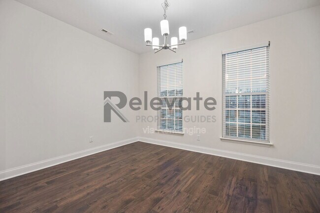 Foto del edificio - 6851 Dunton Rd