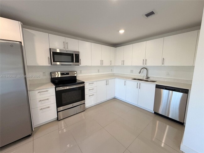 Building Photo - 25823 SW 145th Ave