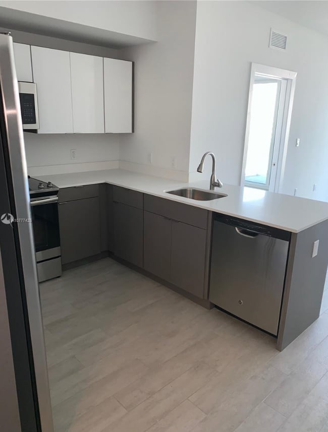 Foto del edificio - 321 NE 26th St