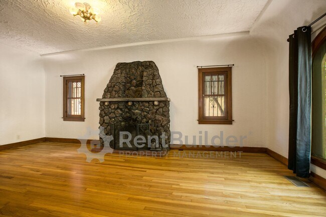 Foto del edificio - 1404 Marquette Pl NE