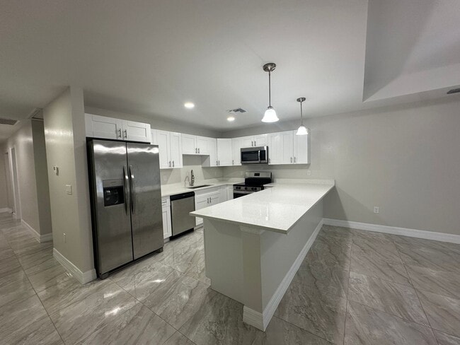 Foto del edificio - 856-858 Milwaukee Blvd