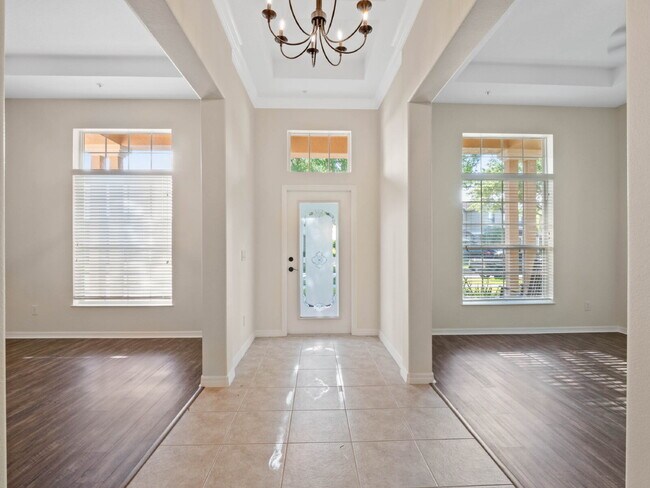 Foto del edificio - Spacious 4-Bedroom Pool Home with 3 Full B...