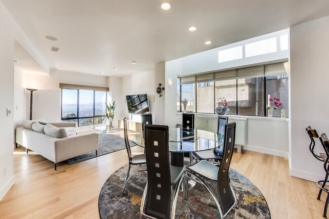 Building Photo - 660 Hiller Dr