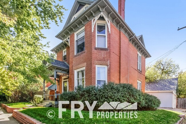 Building Photo - Beautiful Home in Amazing Location