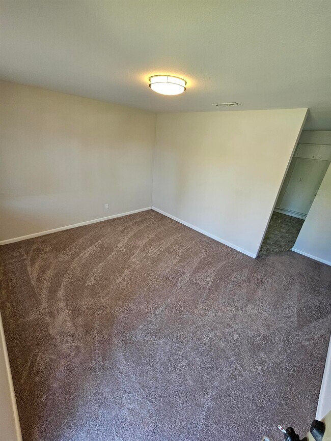 Building Photo - 1110 Eastview Dr