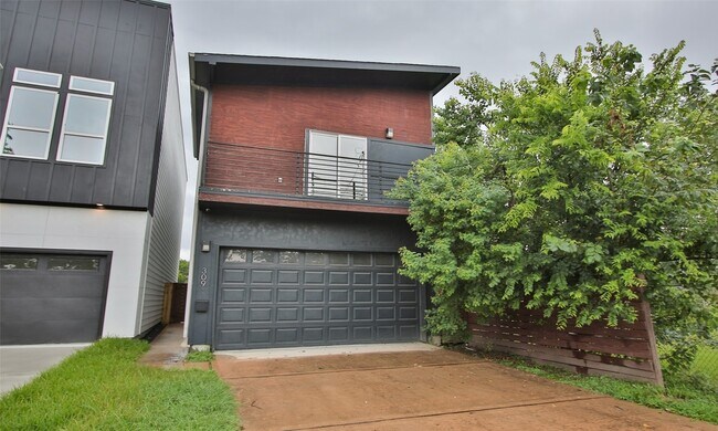 Building Photo - 309 E 43rd St