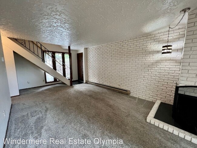 Building Photo - 2 br, 1.5 bath House - 4508 6th Ave NE