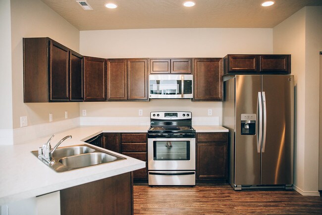 Building Photo - 314 S Marigold St