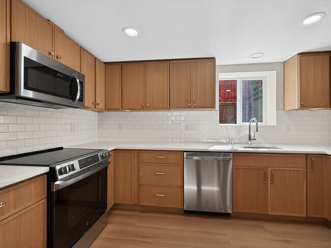 Foto del edificio - 8037 Brooklyn Ave NE