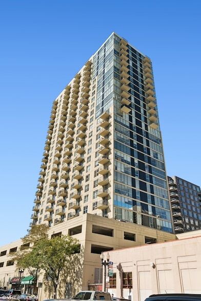 Building Photo - 1212 N LaSalle St