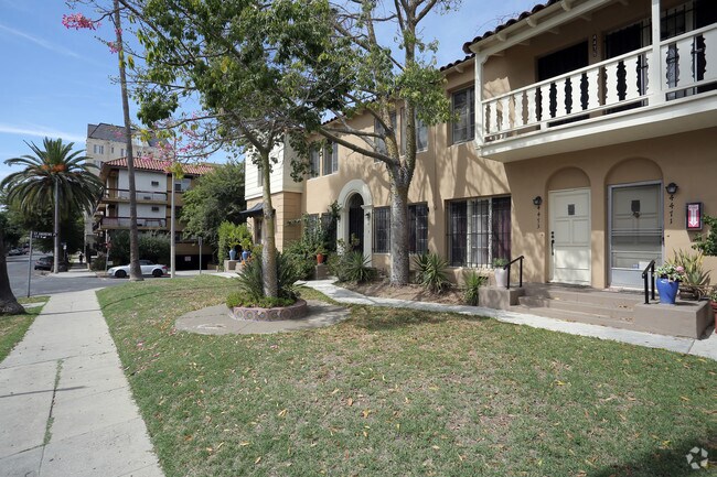 Foto del edificio - 4465-4479 W 2nd St