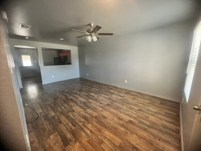 Foto del edificio - 2814 Leroy Cir
