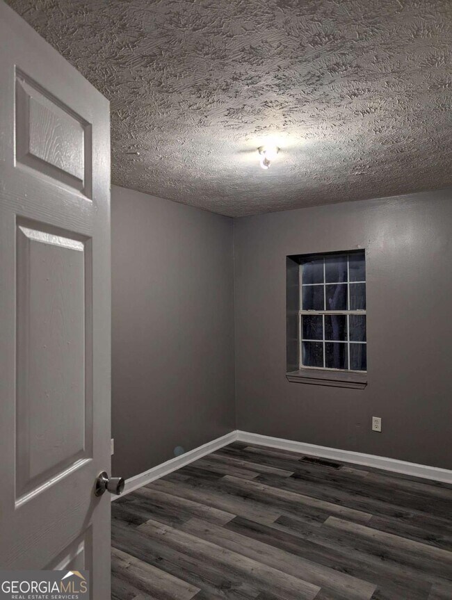 Foto del edificio - 1769 Teamon Rd