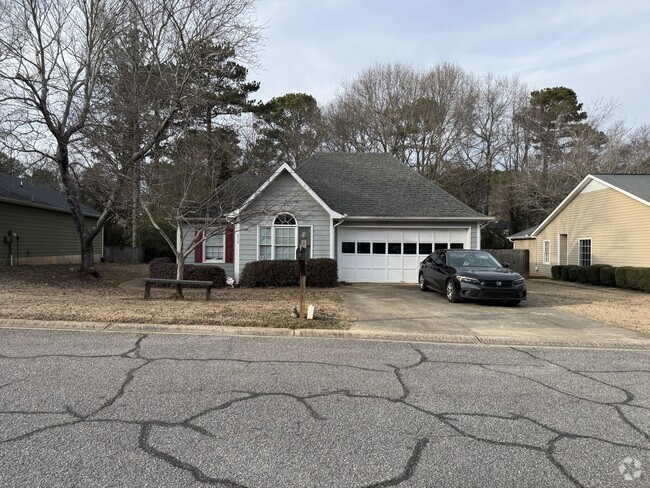 Building Photo - 275 Greenwood Ln