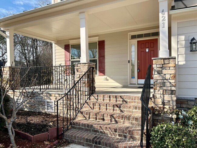 Building Photo - 5 Bed | 3 Bath House in Cary with Screened...