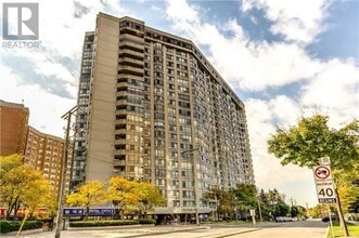 Building Photo - 5444-5444 Yonge St