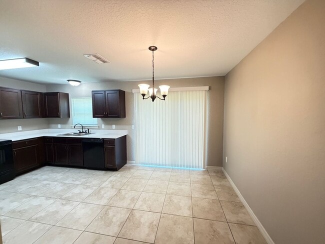 Building Photo - BEAUTIFUL 3 Bedroom 2 Bath Home in Ocala!!