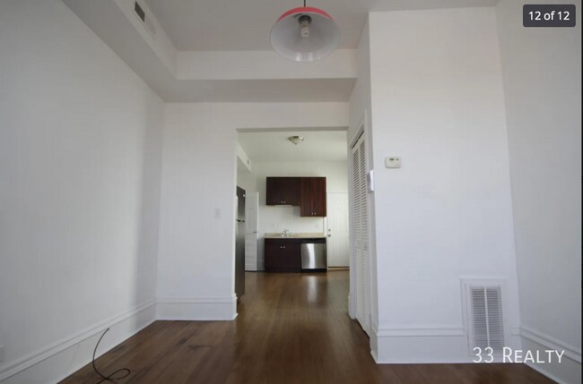 Building Photo - Ready for move in - No deposit - Pets OK!