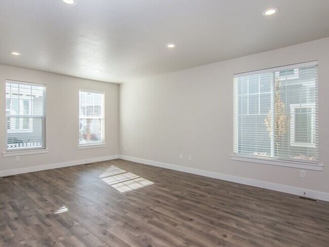 Building Photo - North Salt Lake 3 bed, 2.5 bath, Garage