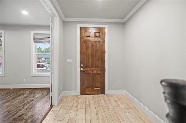 Building Photo - 660 S Pearl Expy