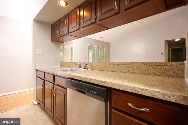 Building Photo - 1492 Greenbriar Cir