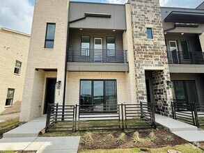 Building Photo - 1225 Doris May Dr
