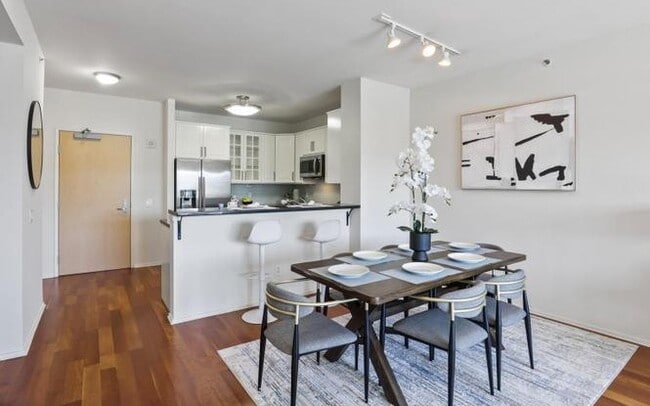 Building Photo - APARTMENT