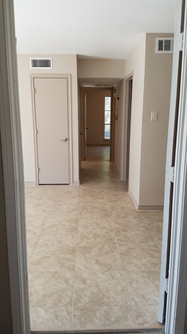 Entrada principal - 4320 Holland Ave