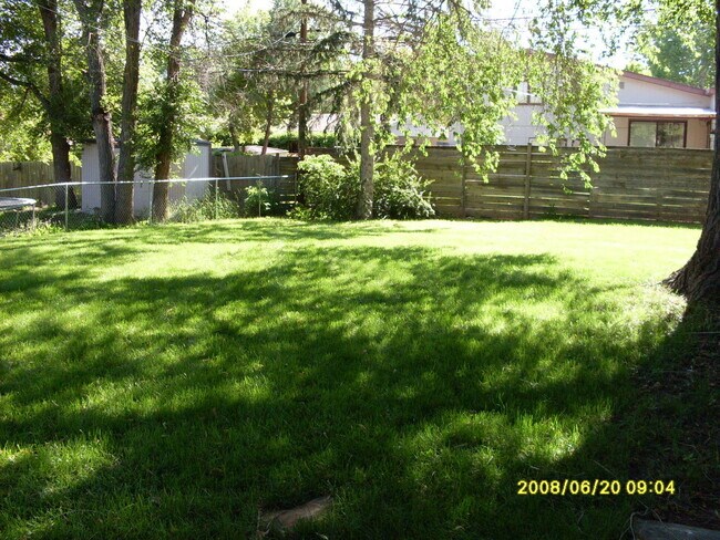 Building Photo - 4 BEDROOM | 2 BATH | DETACHED DOUBLE GARAG...