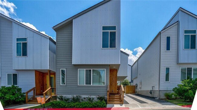 Building Photo - 801 N Bluff Dr