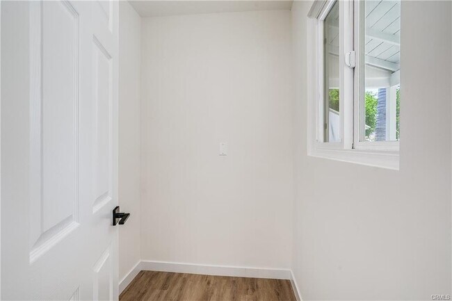 Building Photo - 7008 Encino Ave