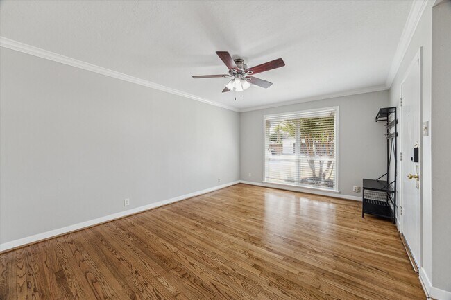 Foto del edificio - 4118 Gardendale Dr