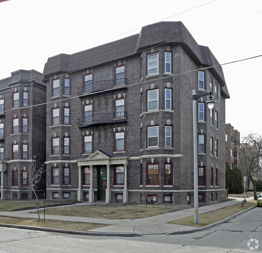 2803 2813 Belleview Apartments 2803 E Belleview Pl Milwaukee, WI
