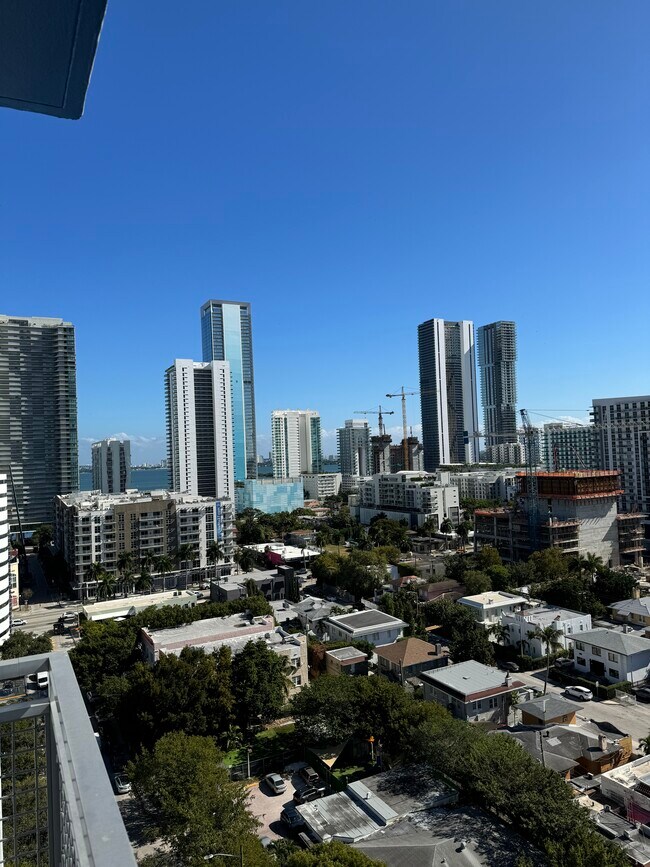 Foto del edificio - 341 NE 35th St