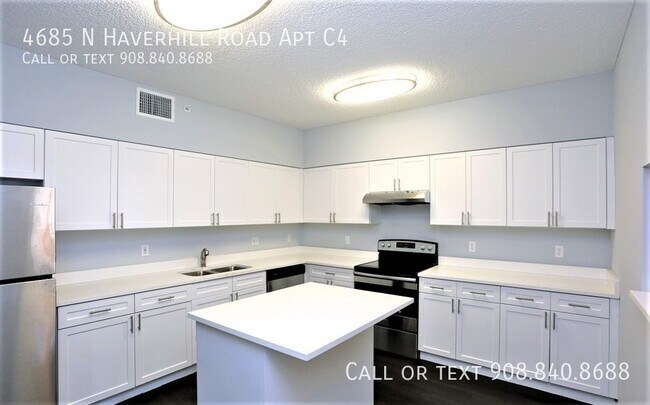 Building Photo - Spacious 2/2 In West Palm Beach w/ Water I...