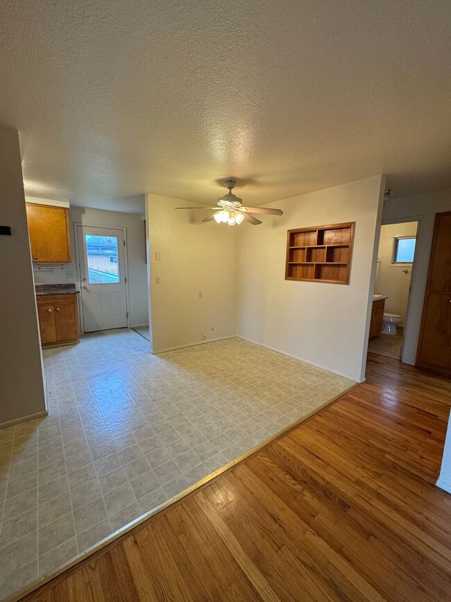 Building Photo - 2-Bedroom, 1-Bath Duplex In The Friendly S...