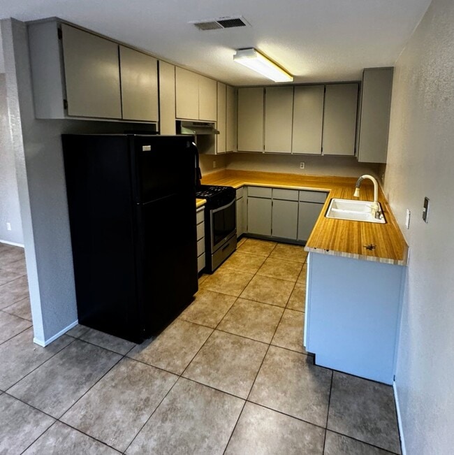 Foto del edificio - 615 Oriole Ave