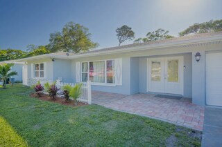 Building Photo - 11522 Oval Dr W