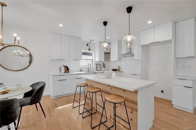 Building Photo - 3 br, 3 bath House - 2543 Lincoln Ave