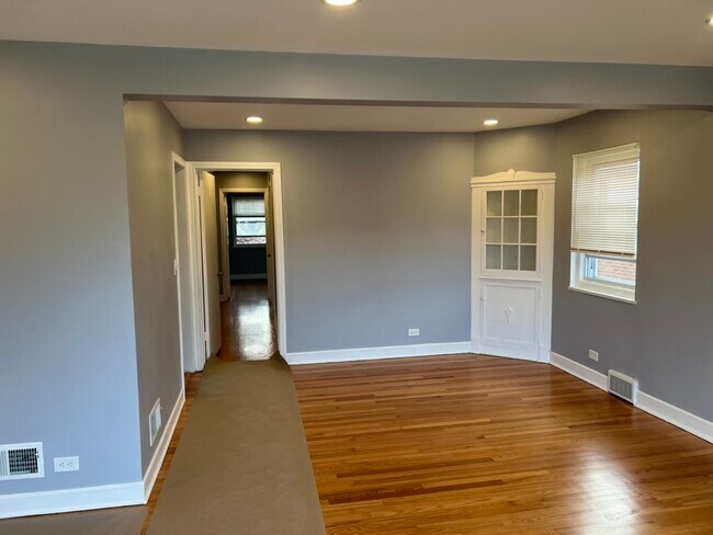 Foto del edificio - 3048 Central St