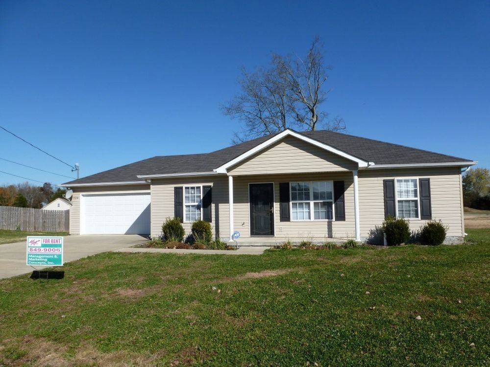 Foto principal - 3 BR / 2 BA Home Near MTSU Fenced-In Yard