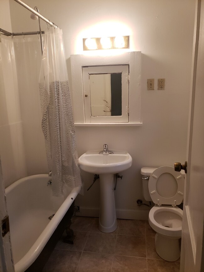 Building Photo - Spruce Place Apartments